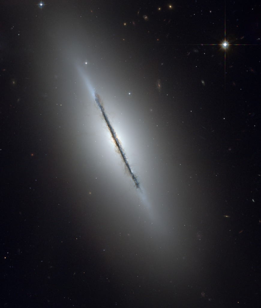 Galaxie lenticulaire du Fuseau ©NASA / HUBBLE